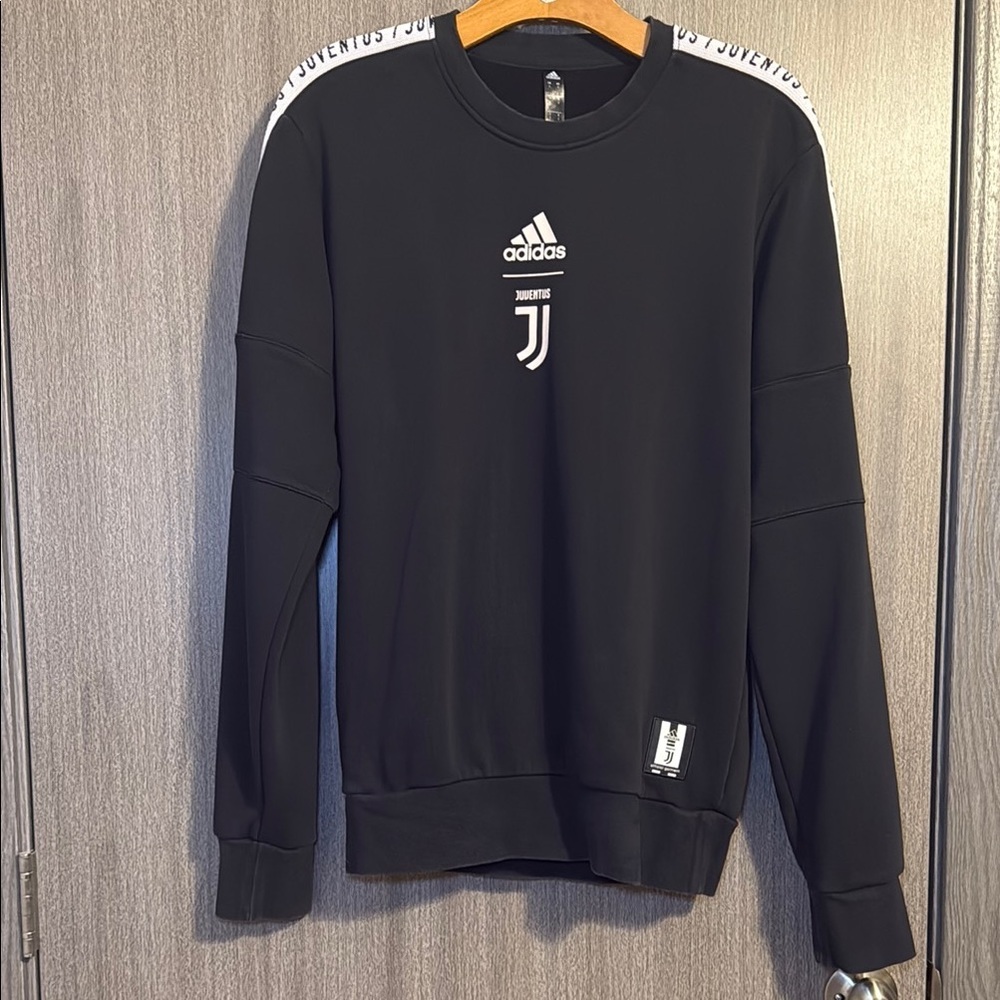 Adidas Juventus FC Soccer 2018-2019 Season Sweatshirt Authentic Size Small NWOT